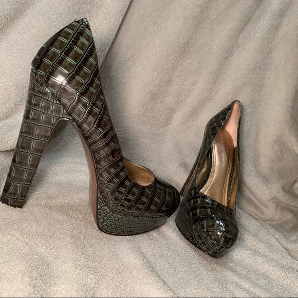BCBGMAXAZRIA Snakeskin sandals 7.5 (38) New | Mercari BCBG green snake skin platform pumps